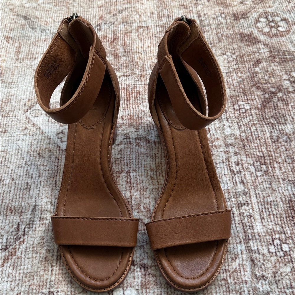 Frye Brielle Back Zip Stacked Heel Ankle Sandal Cognac Leather Women's Size 8 - Picture 2 of 10